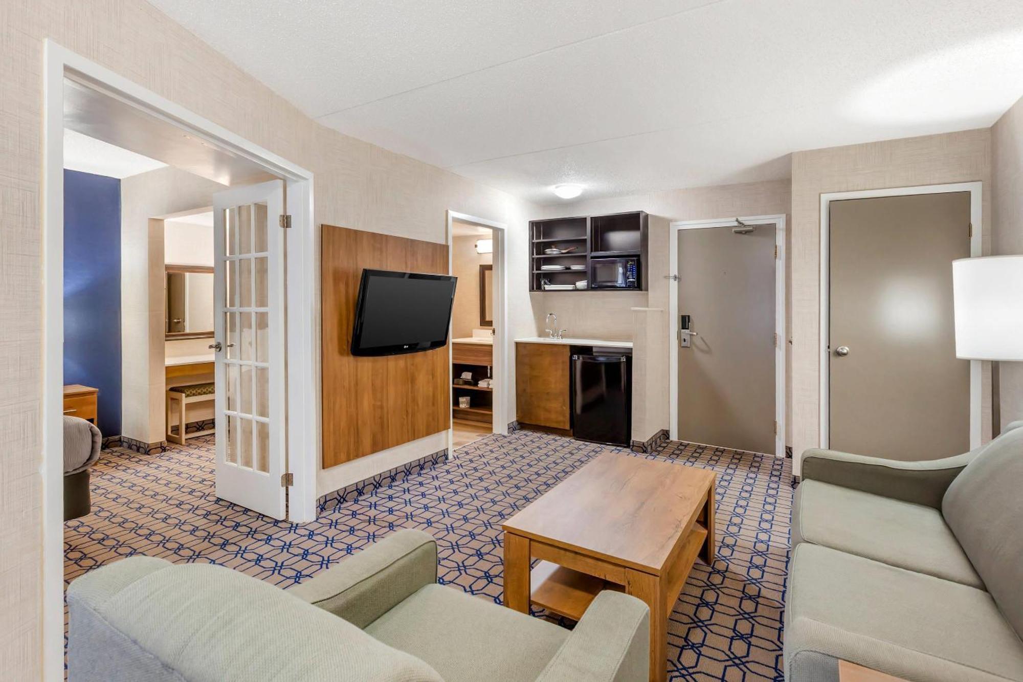 Quality Suites Whitby Exterior foto